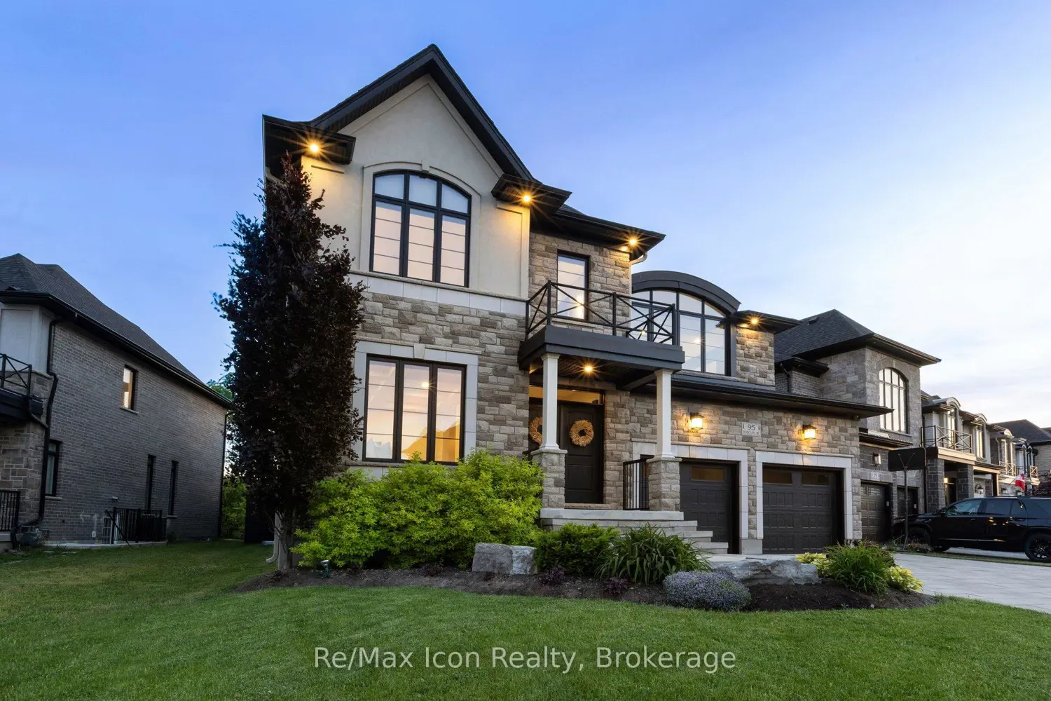 95 Pondcliffe Drive photo 2