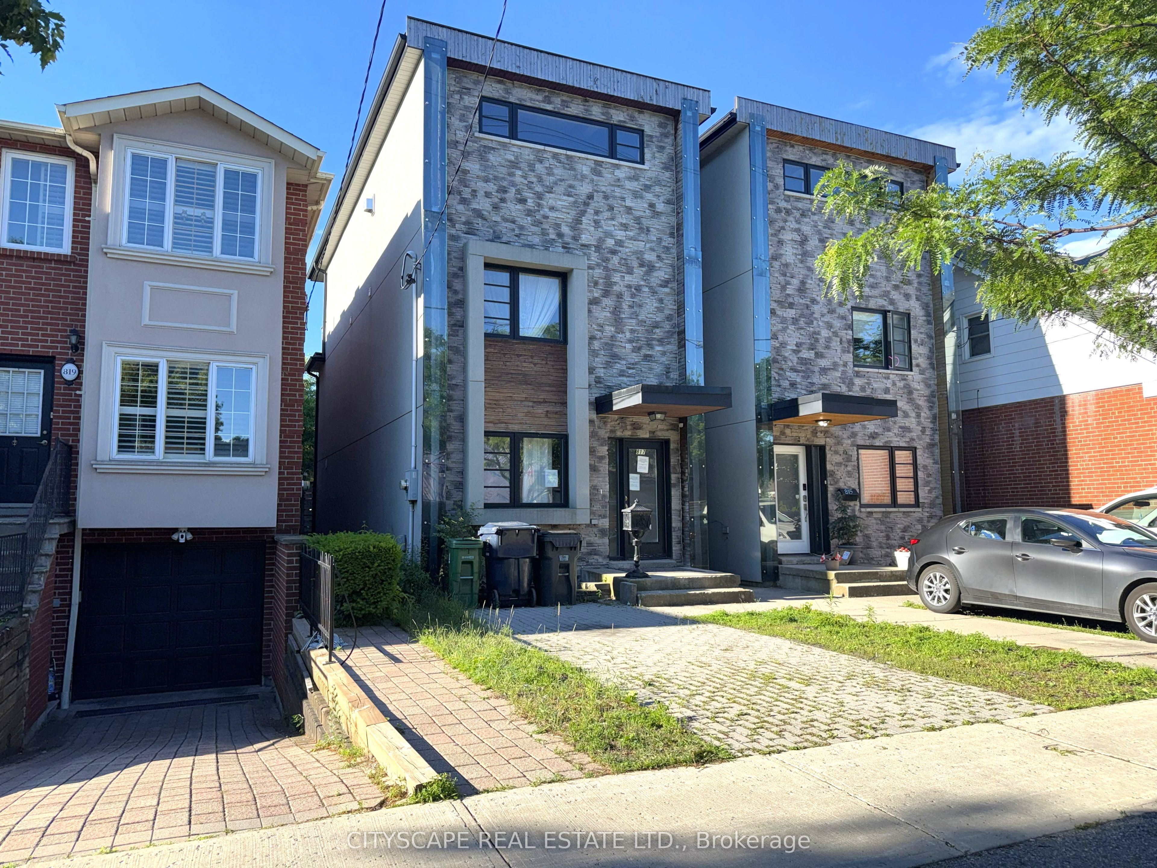 817 Cosburn Avenue, Toronto, ON, M4C 2V9 photo 4
