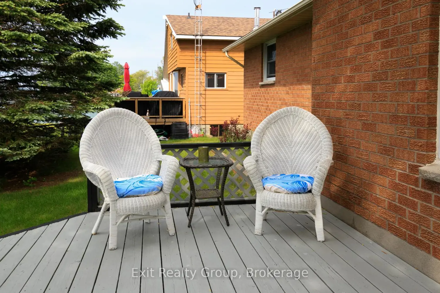 87 Evergreen Lane photo 4