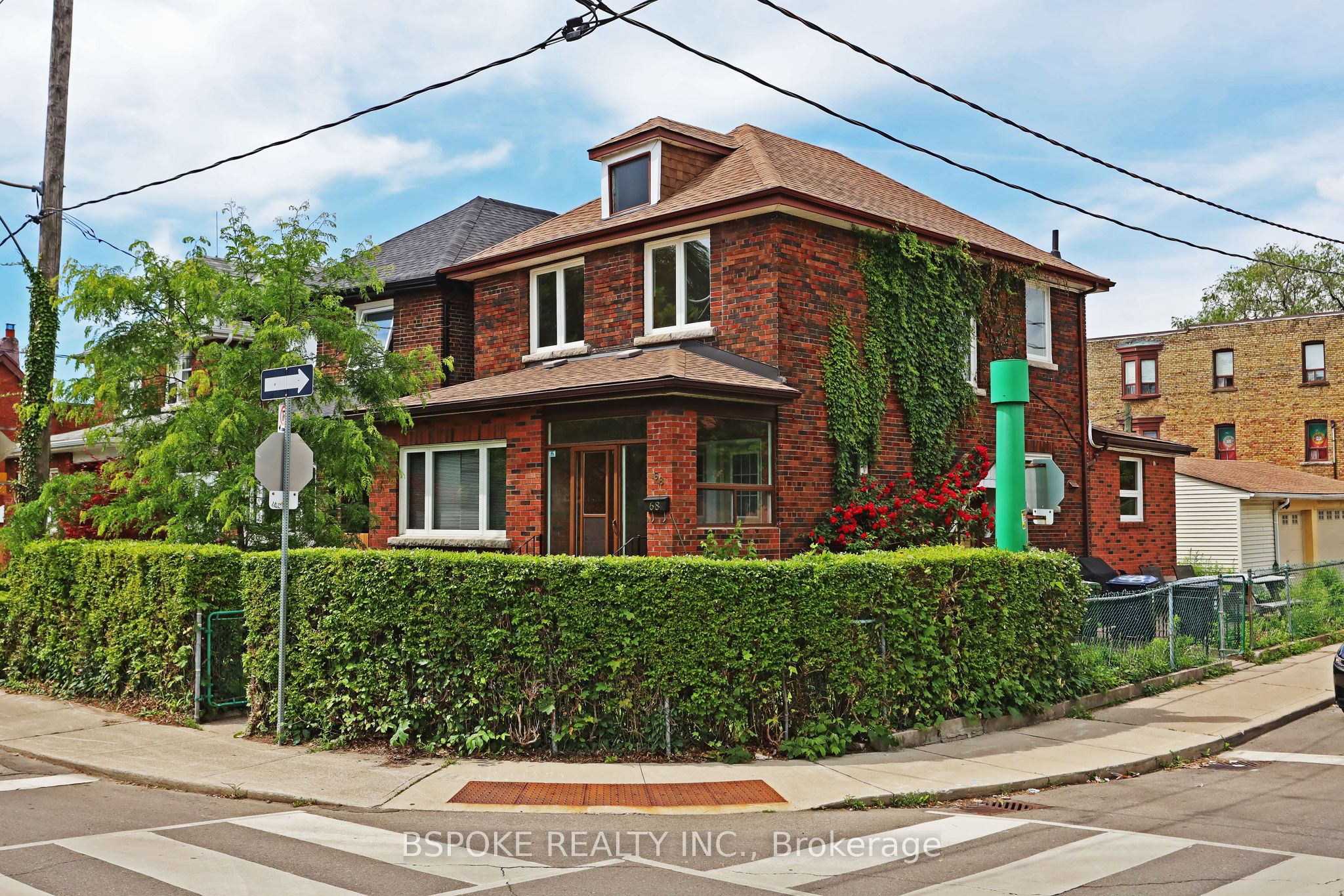 Upper-68 Roxton Road, Toronto, ON, M6J 2Y2