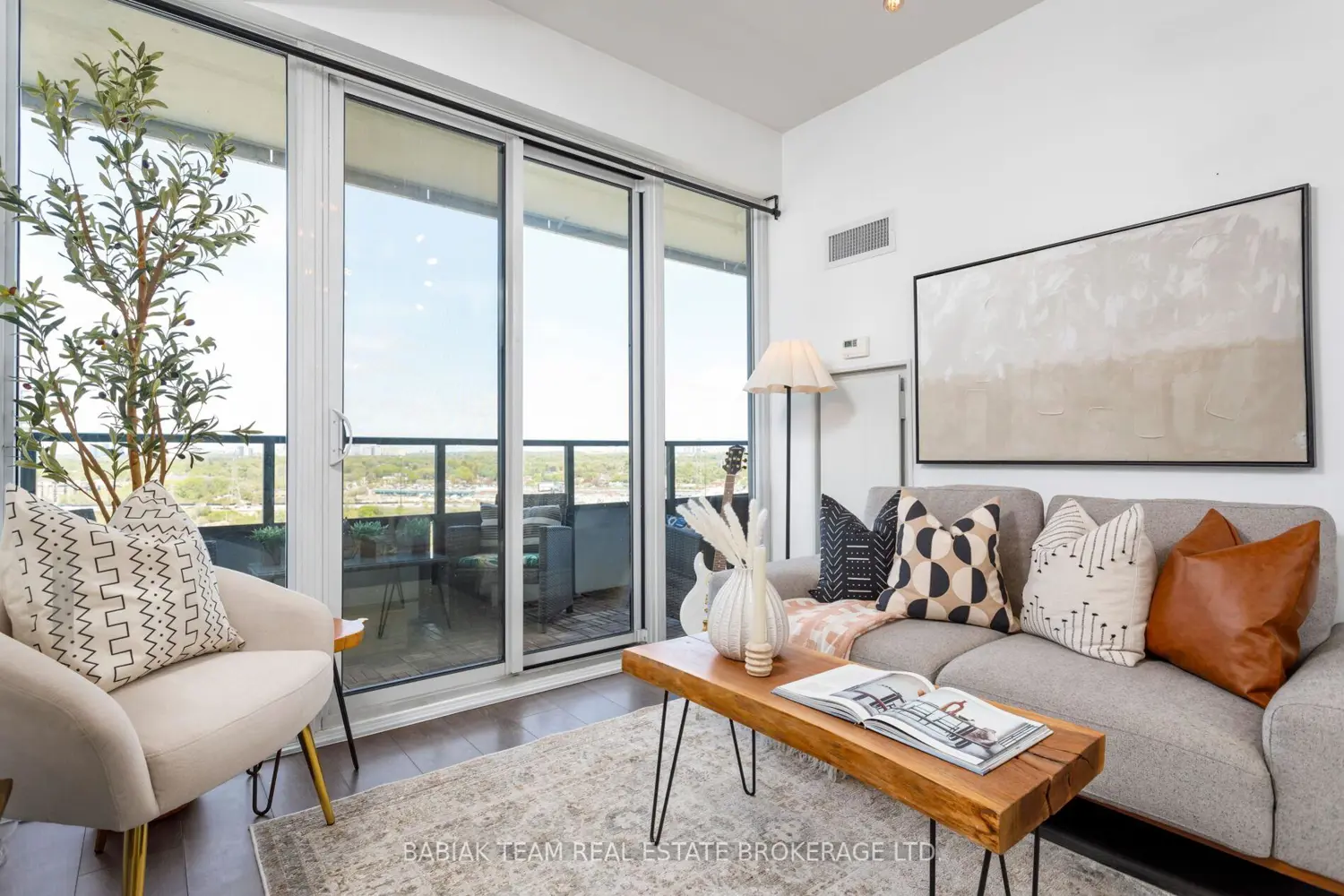 30 Shore Breeze Drive 1712 photo 4