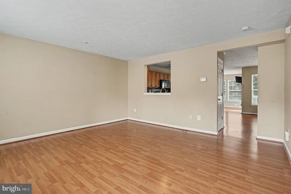 31 Blue Heron Ct, Middle River, MD 21220 photo 4