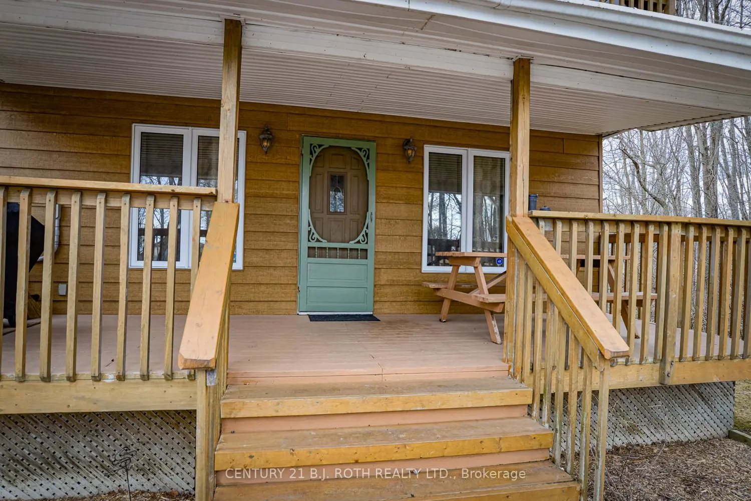 2597 Lakeshore Drive photo 2