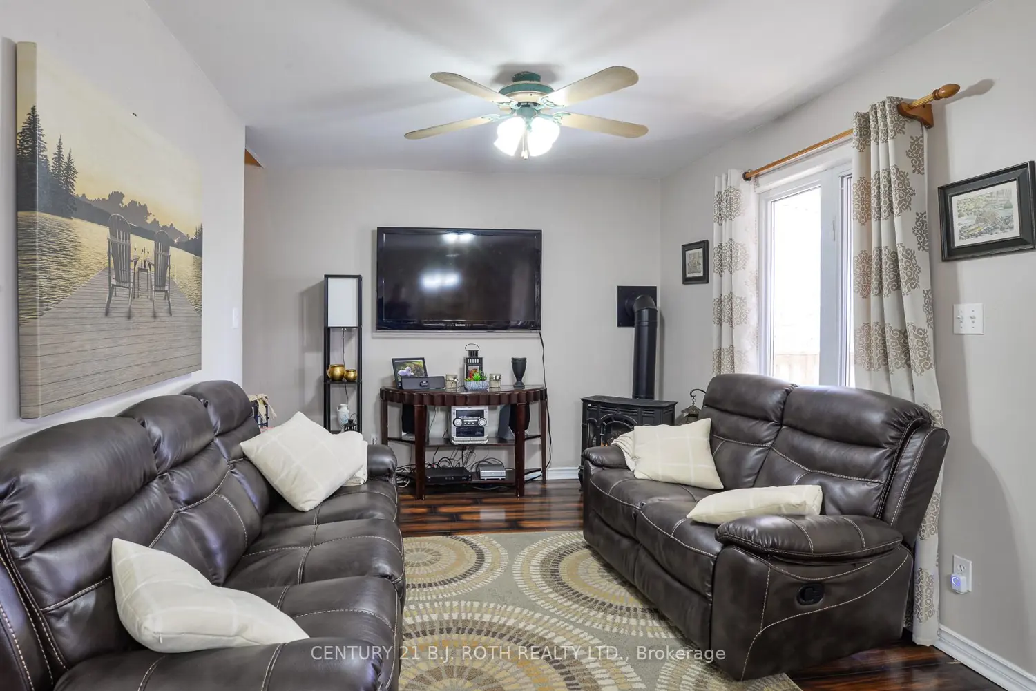 2597 Lakeshore Drive photo 4