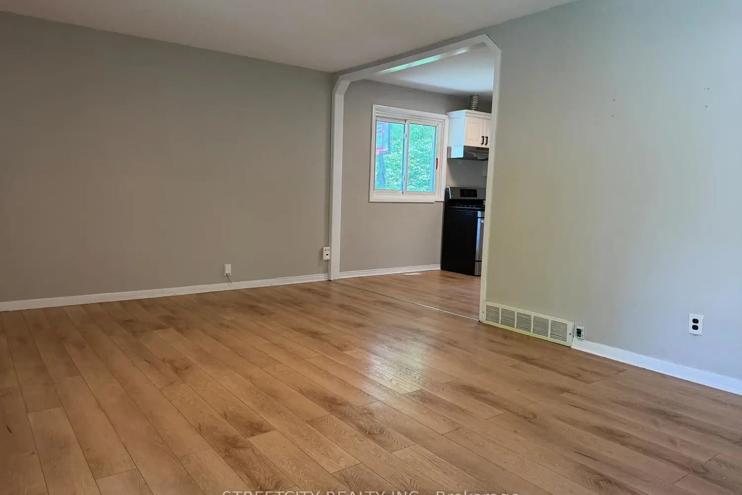 42 Oneida Road photo 3