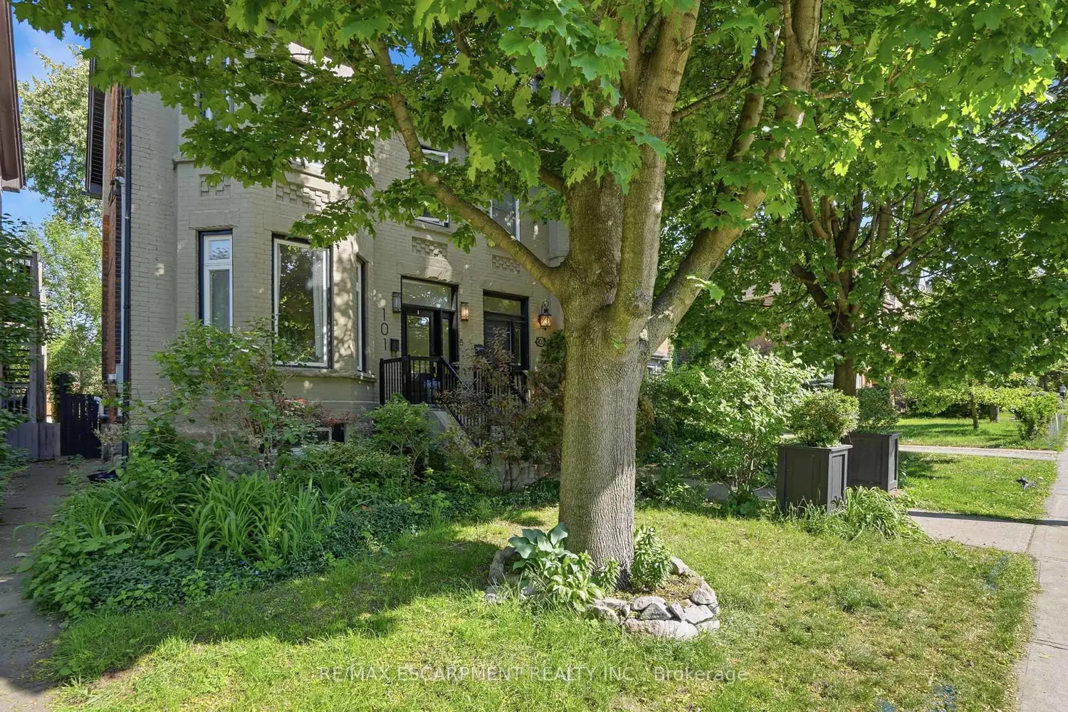 101 Victoria Avenue photo 2