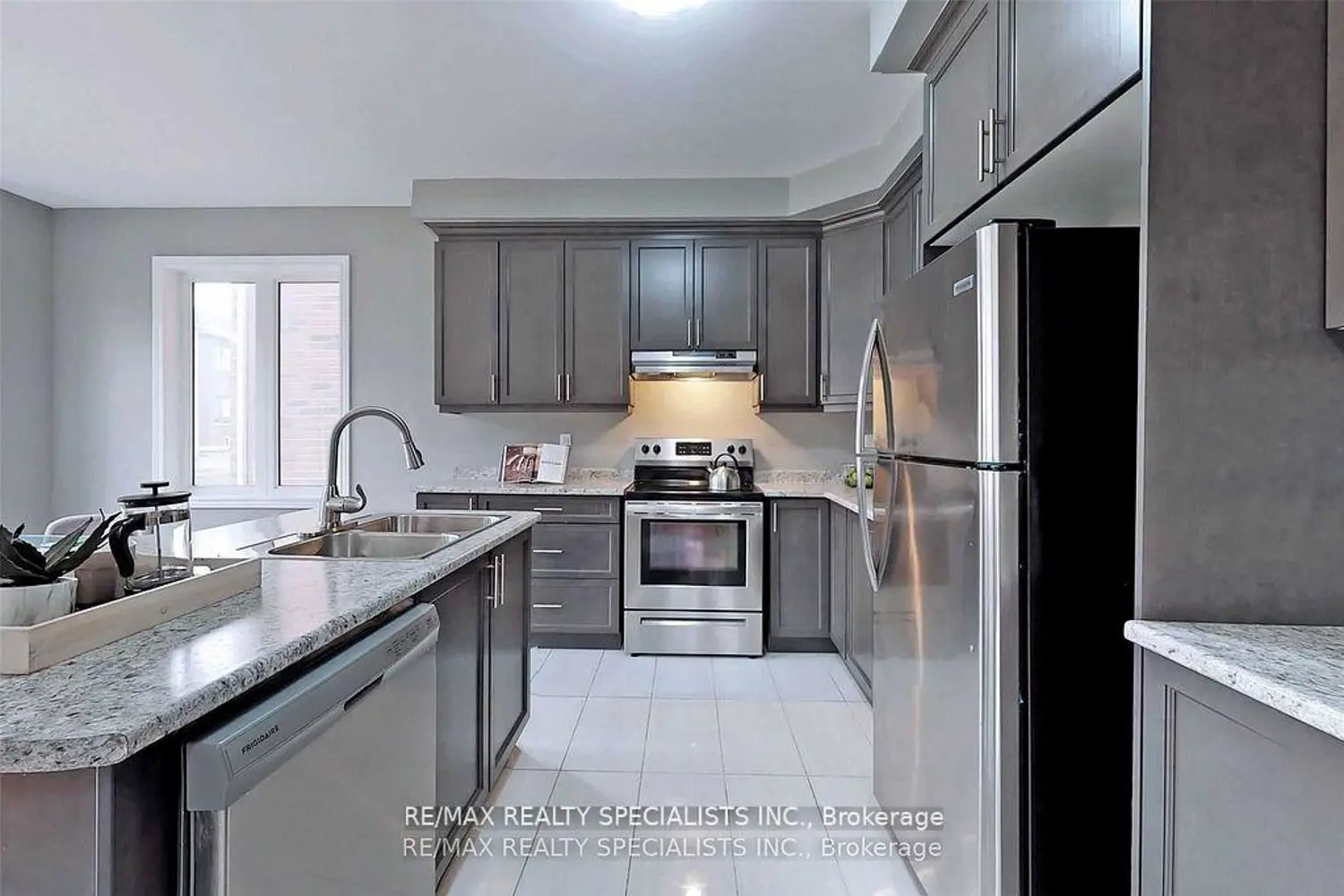1191 Upper Thames Drive photo 3