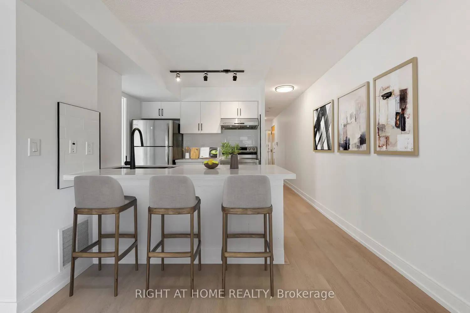 600 Queens Quay 219 photo 5