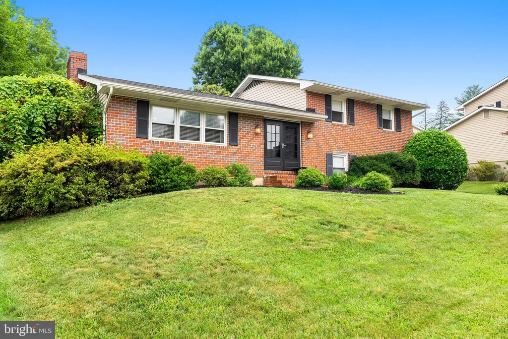 916 Farmstead Road, Cockeysville, MD 21030