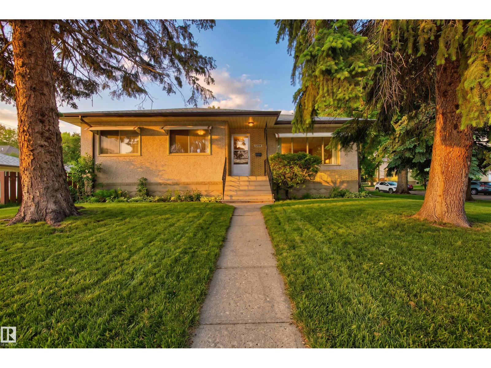 7704 104 Avenue NW, Edmonton, AB, T6A0Y3