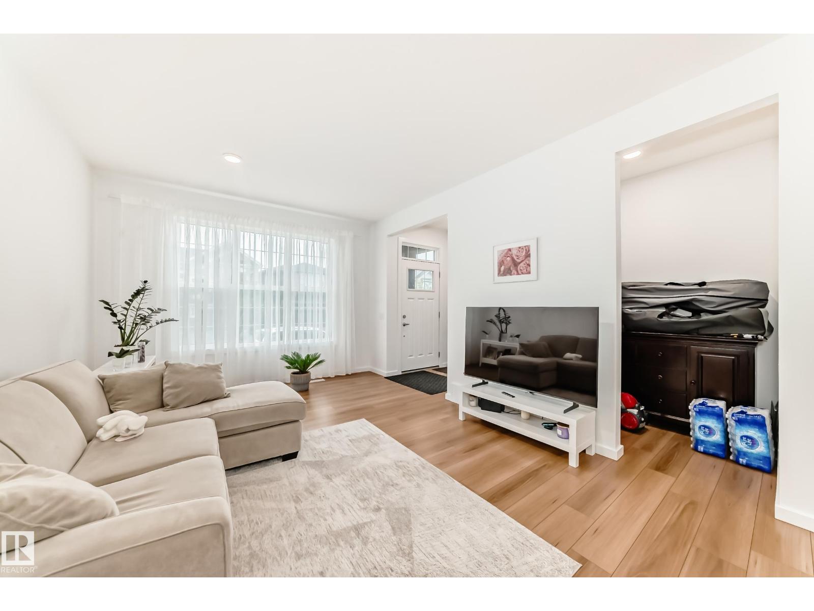 8129 226a Street NW, Edmonton, AB, T5T7S8