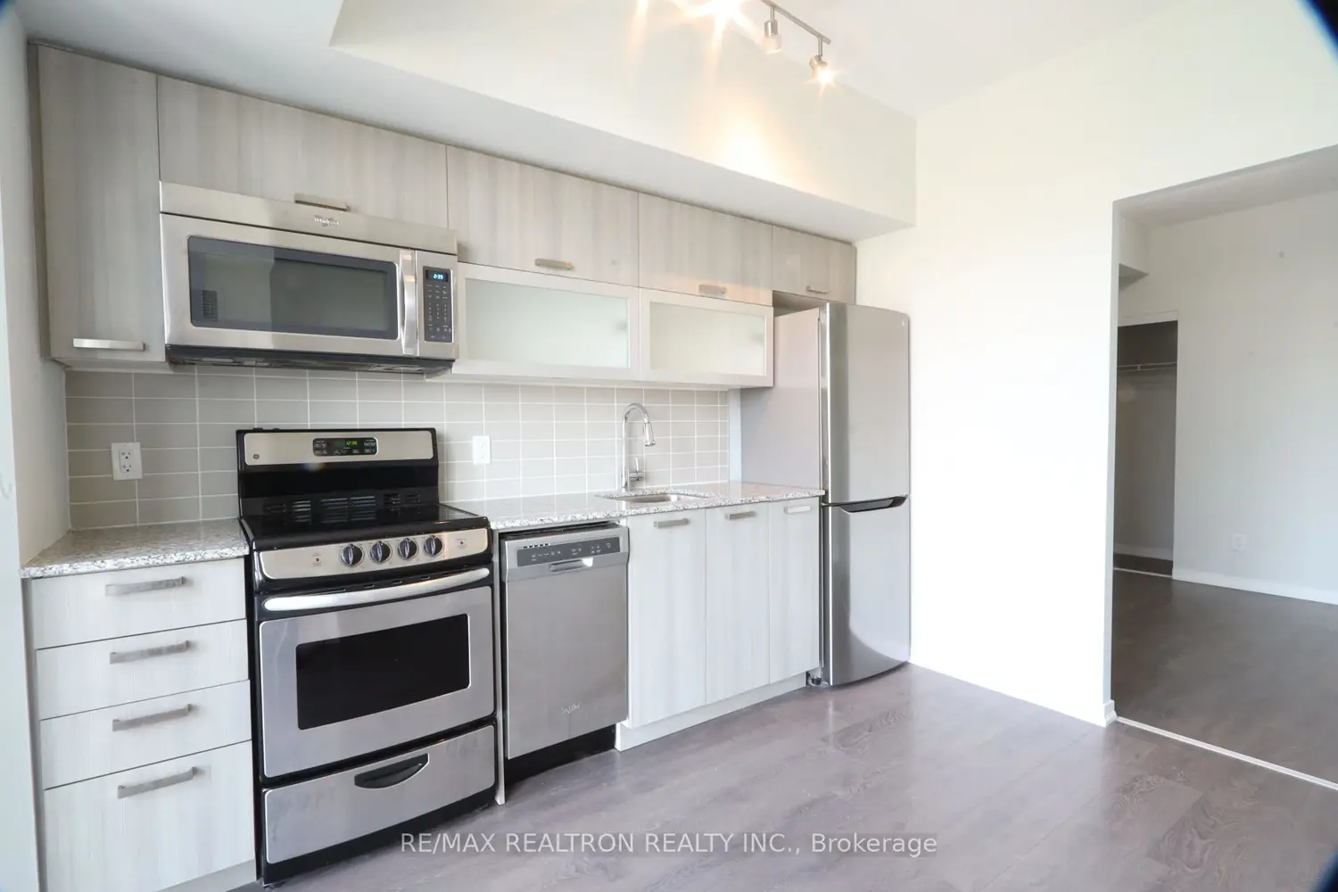 68 Abell Street 647 photo 5