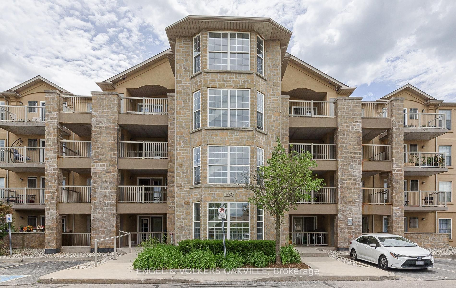 107-1830 Walker's Line, Burlington, ON, L7M 4V5