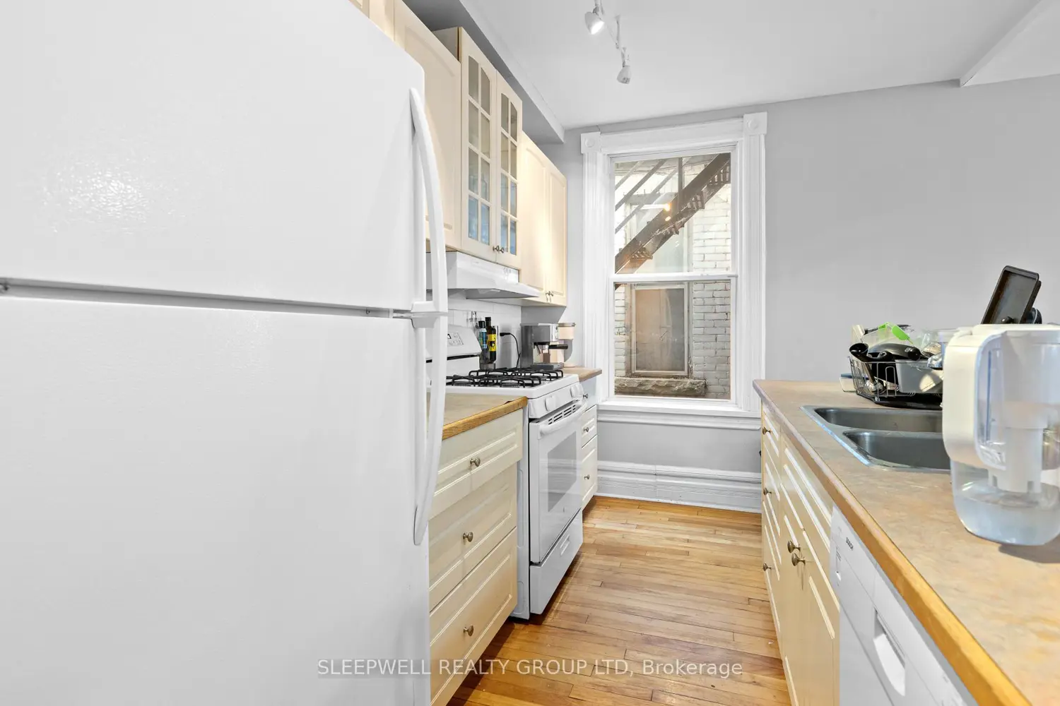 389 Daly Avenue photo 5