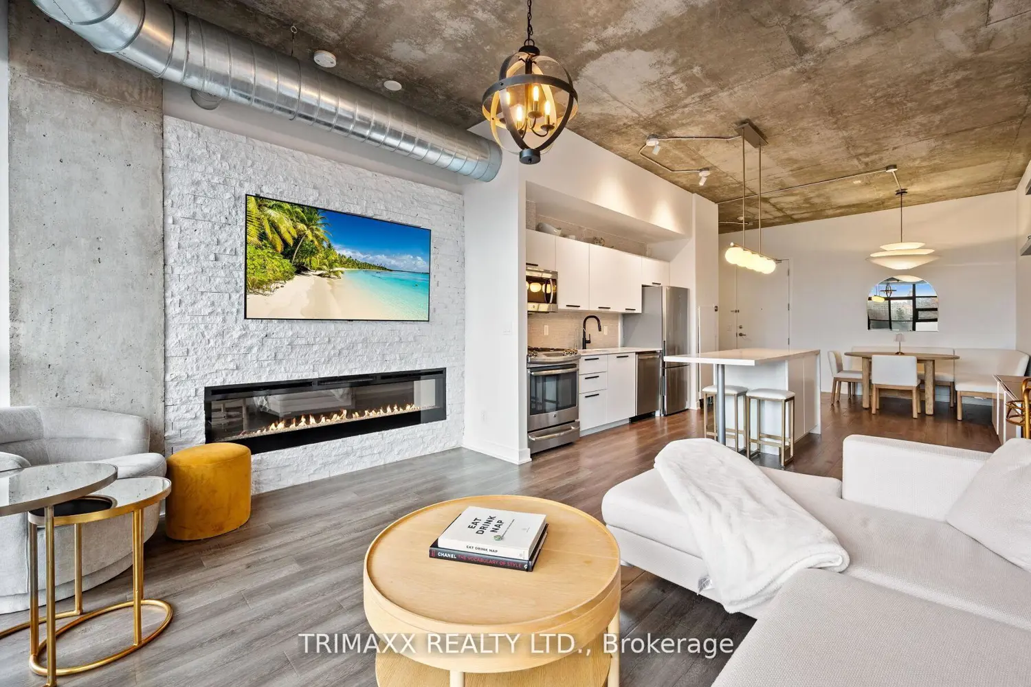 60 Bathurst Street 403 photo 2