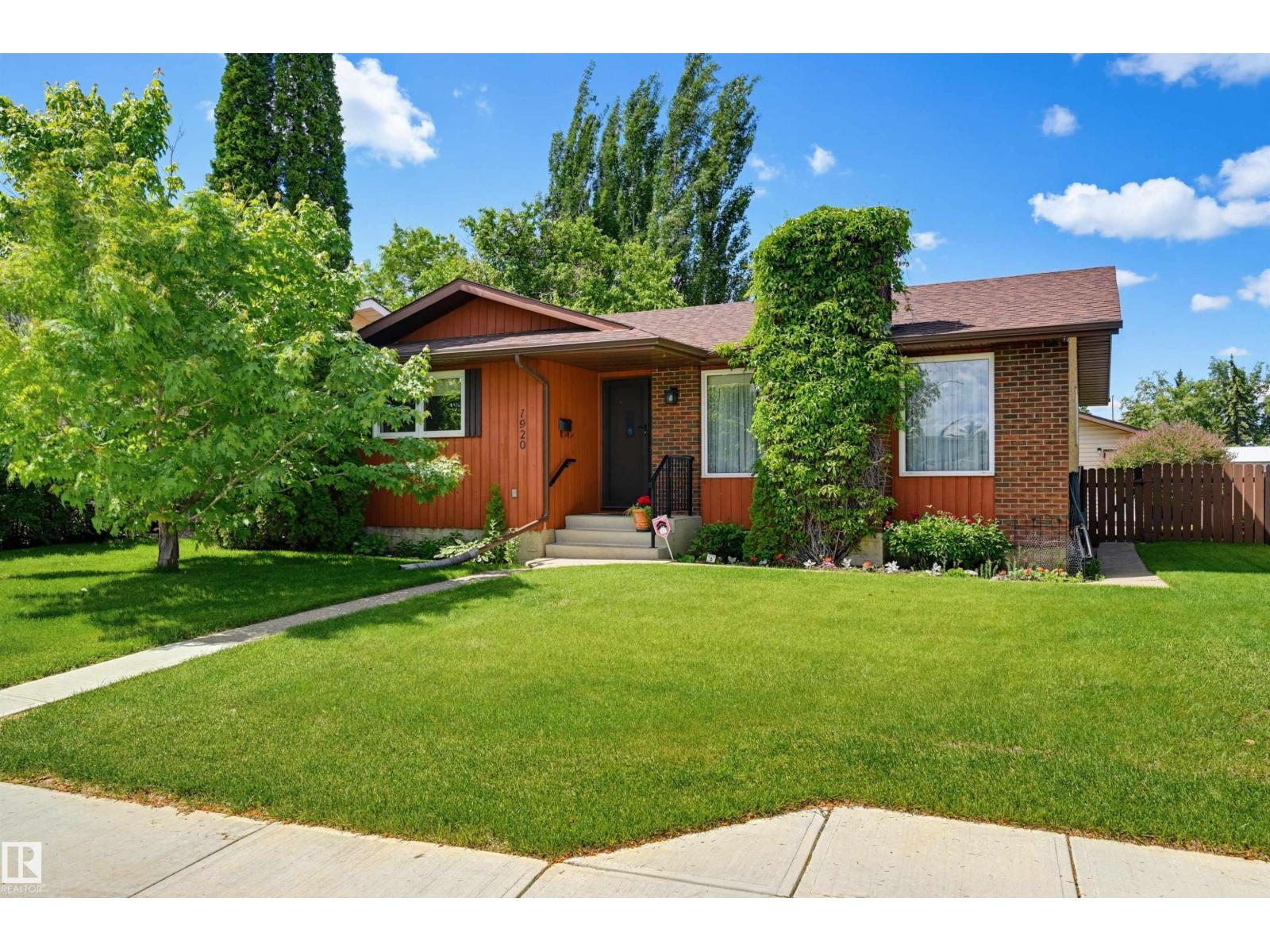 1920 65 Street NW, Edmonton, AB, T6L1T2