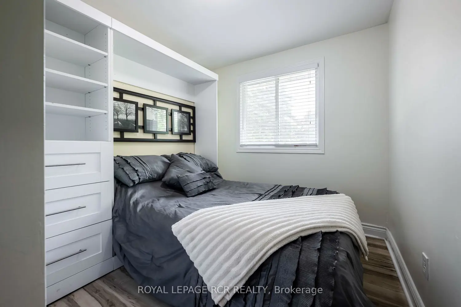52 Maple Crescent photo 4