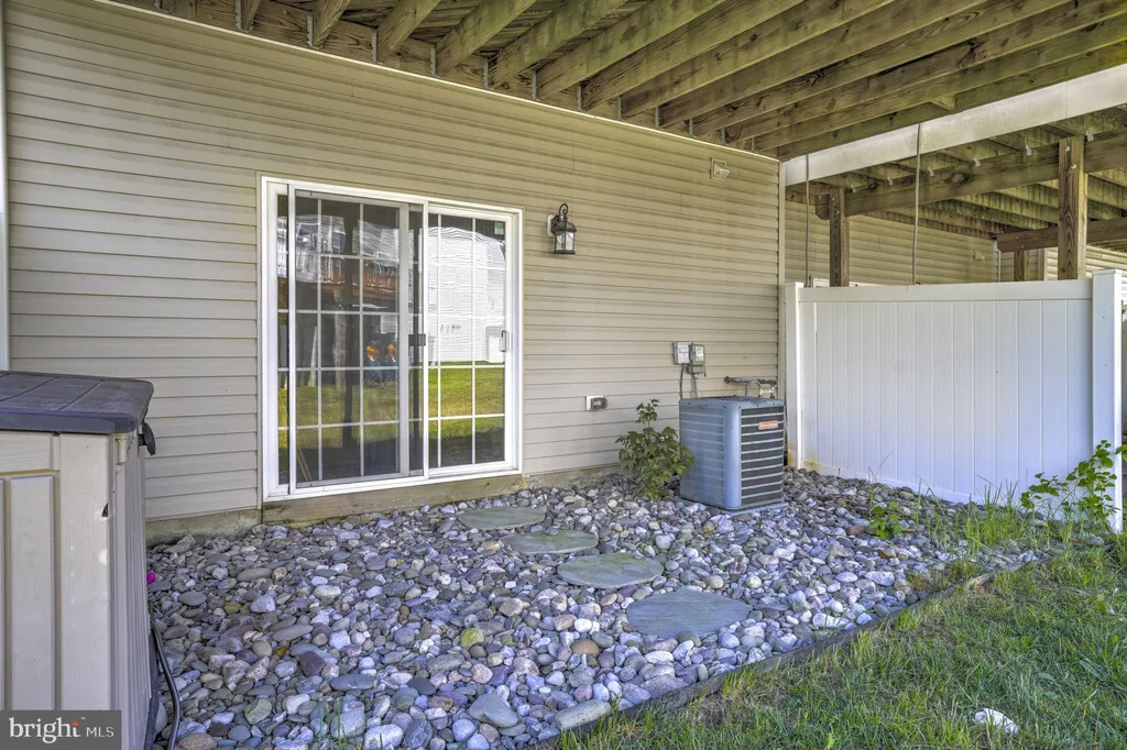 23189 Foxglove Street, California, MD 20619