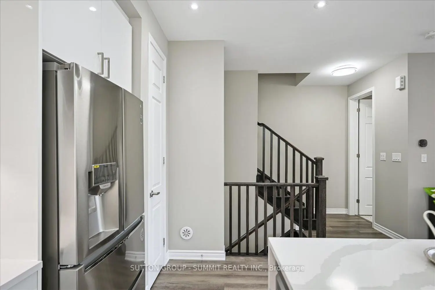 1569 Denison Place photo 2