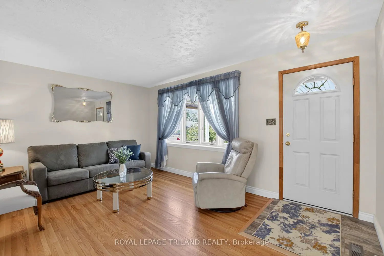 7 Thompson Avenue photo 4