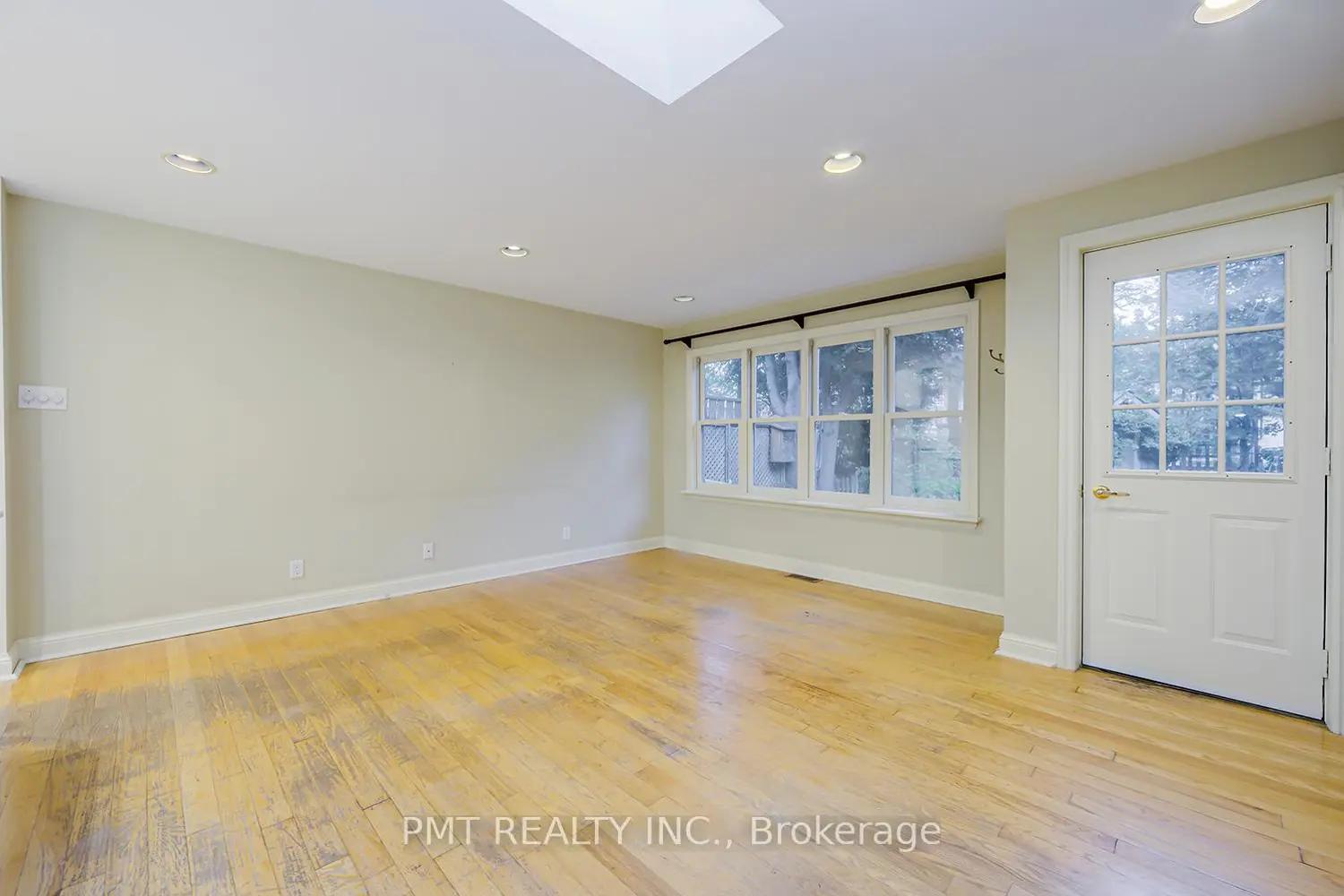 47 Herbert Avenue photo 2