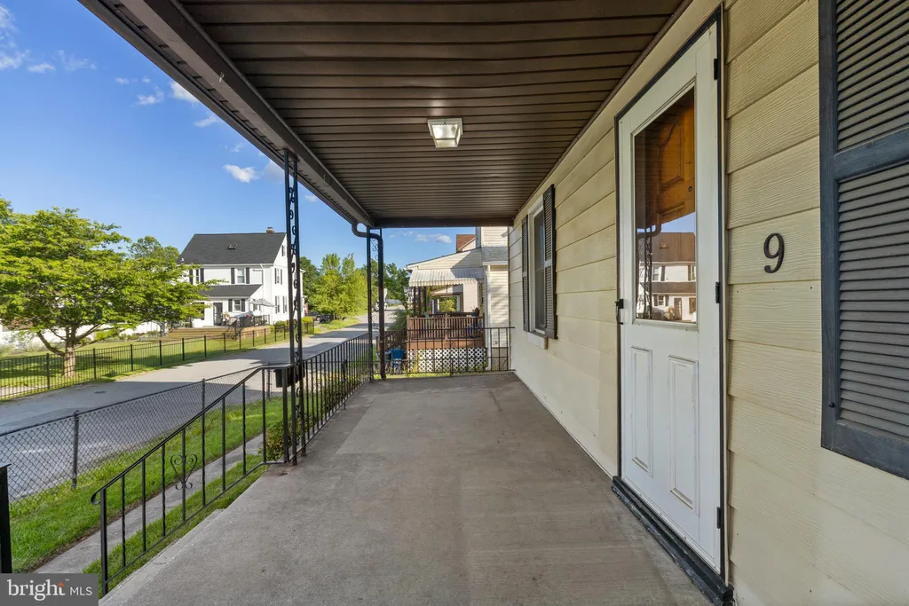 9 Rognel Ave, Baltimore, MD 21228 photo 4