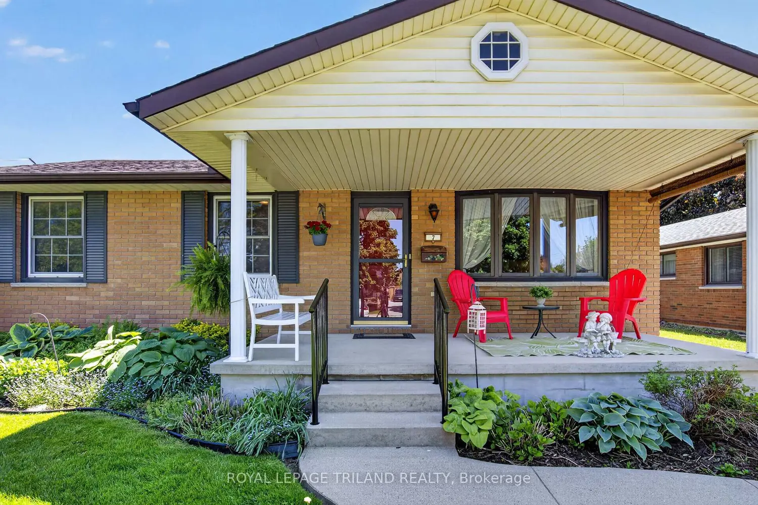 7 Thompson Avenue photo 3
