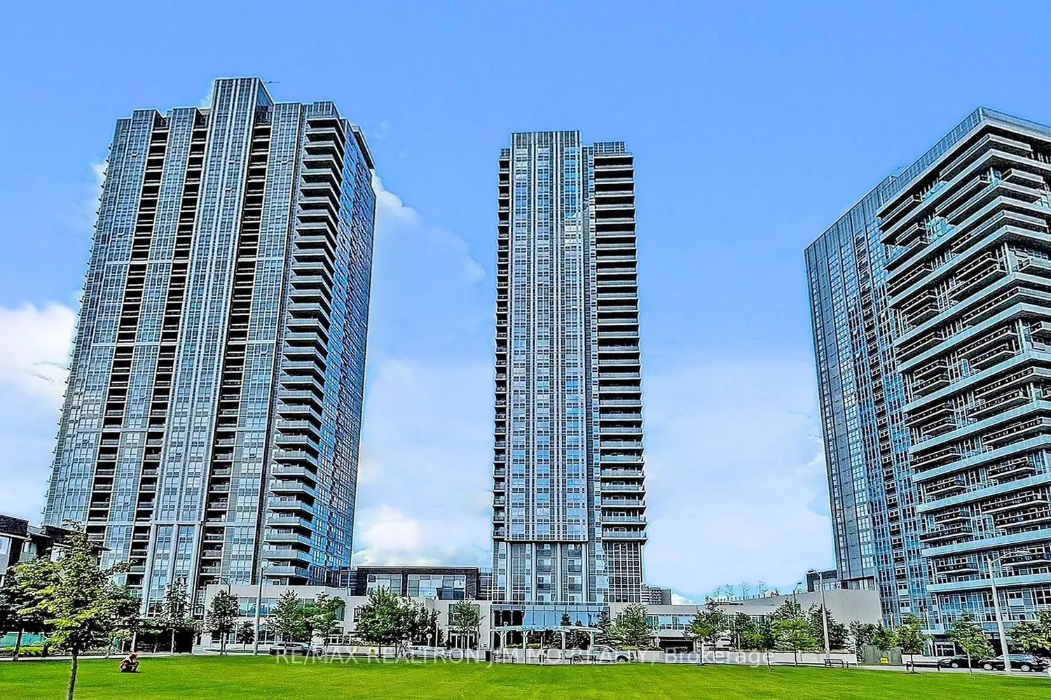 255 Village Green Square 808