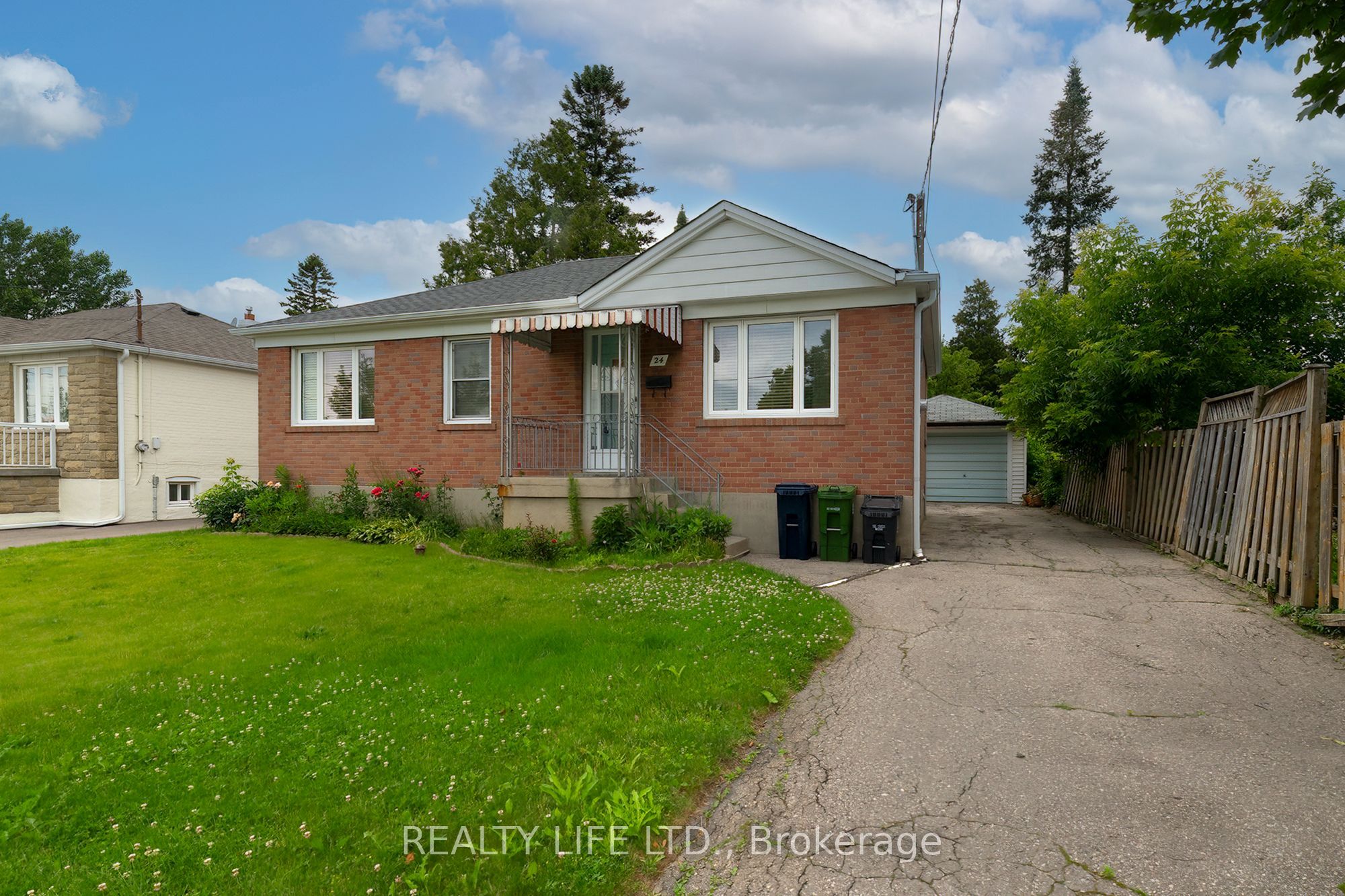 24 Battersea Crescent, Toronto, ON, M6L 1G8