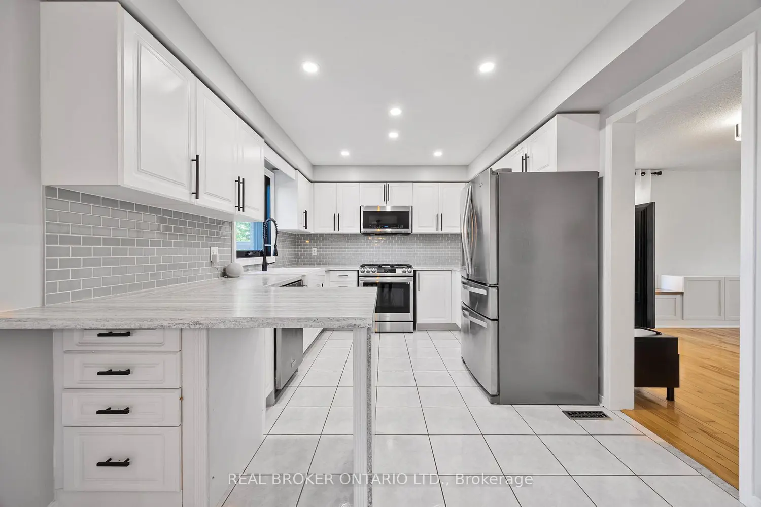 32 Black Willow Drive photo 2