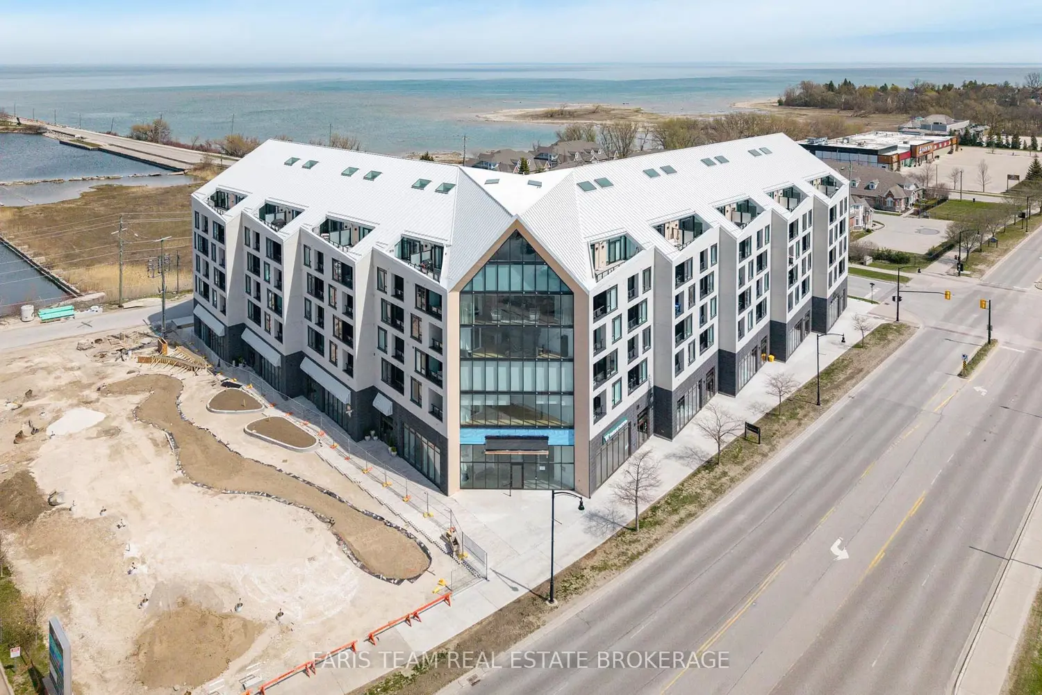 31 Huron Street 209