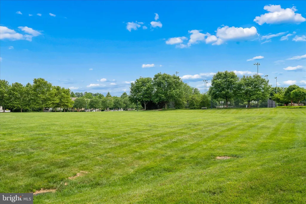 628 Grand Champion Drive, Rockville, MD 20850