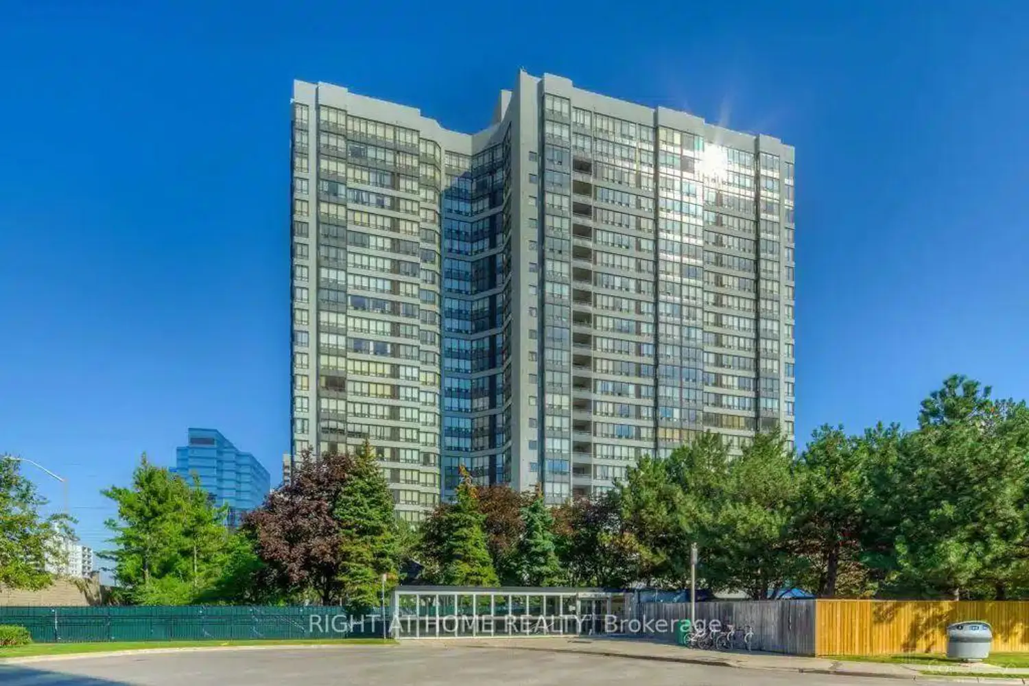7 Bishop Avenue 905