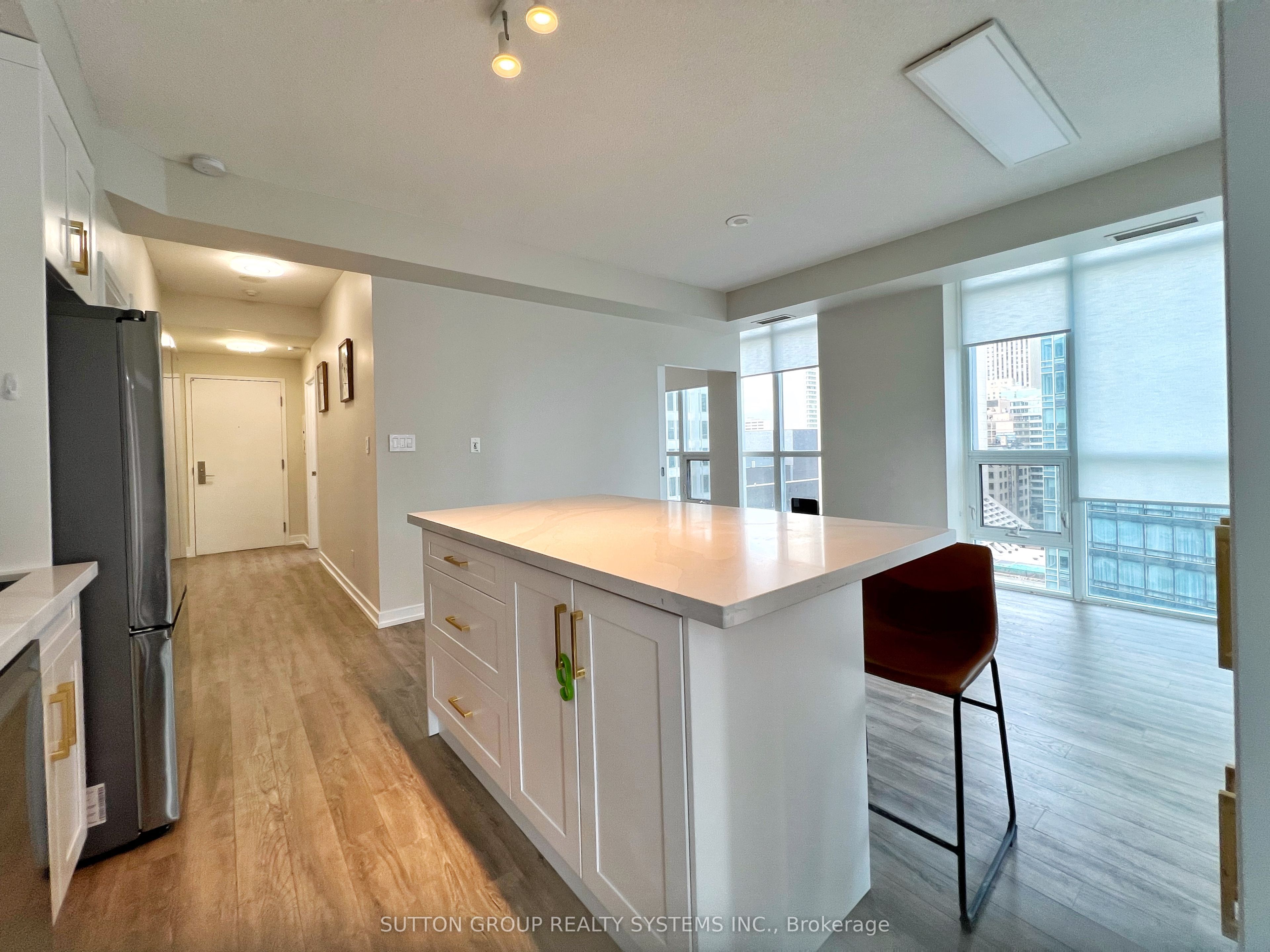 1208-126 Simcoe Street, Toronto, ON, M5H 4E6 photo 2