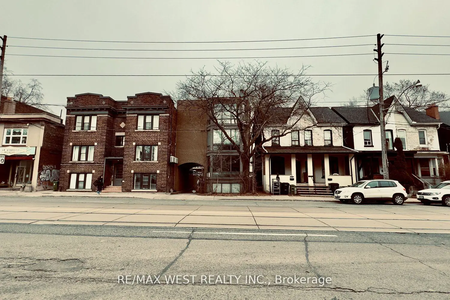 1061 Bathurst Street photo 2