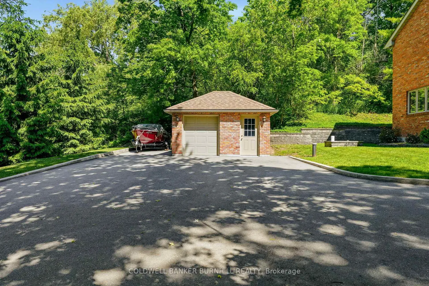 1811 Old Waterdown Road photo 3