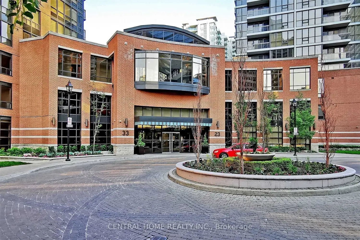 33 Sheppard Avenue 211
