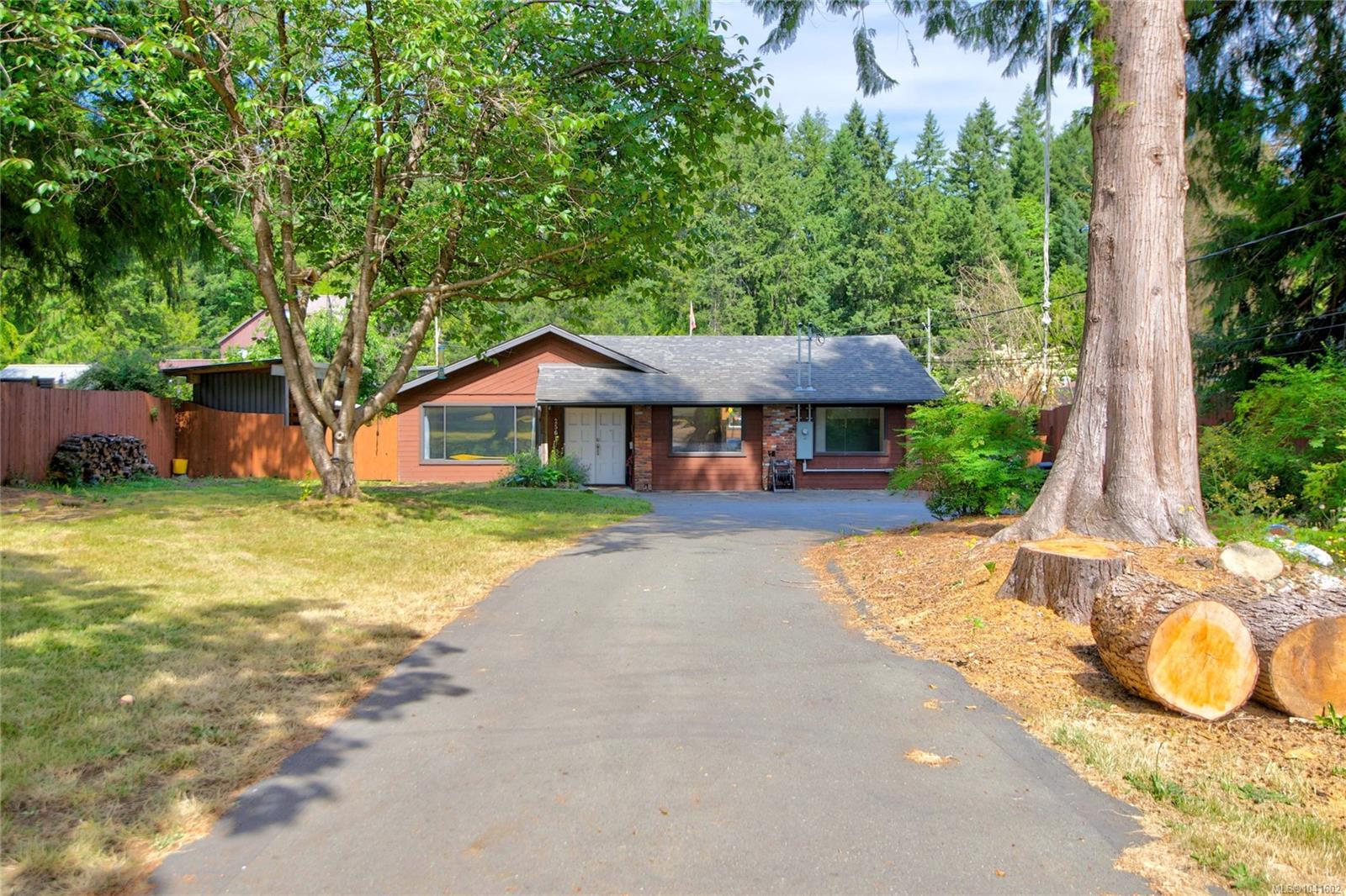 2561 Mabley Road, Courtenay, BC, V9N 9K2