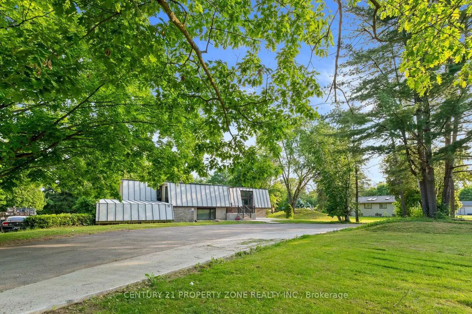 8420 Creditview Road photo 4