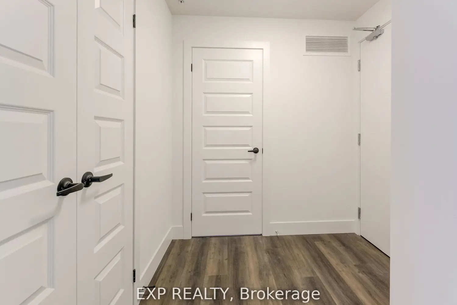 103 Roger Street 516