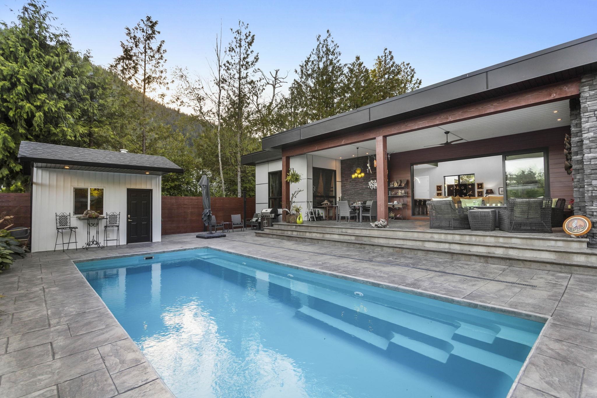 464 Alder Avenue, Harrison Hot Springs, BC, V0M 1K0