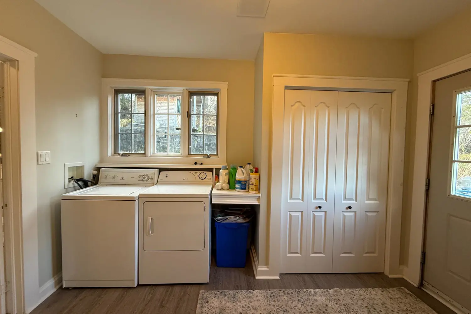 646 Lakeshore Road photo 2