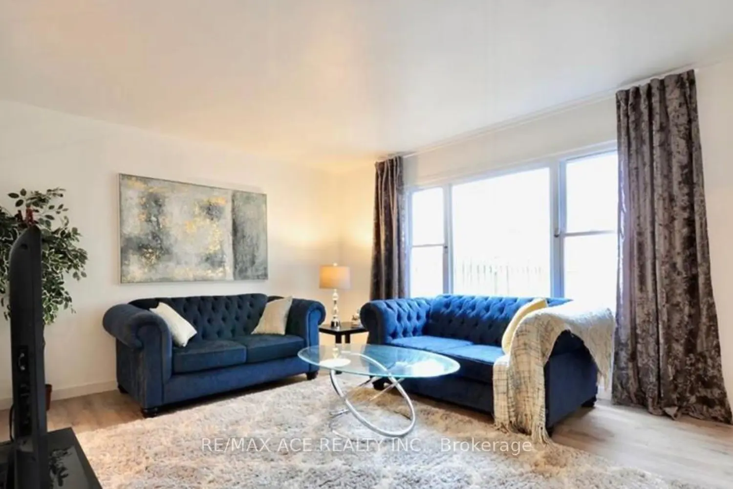 99 Toulon Crescent photo 2