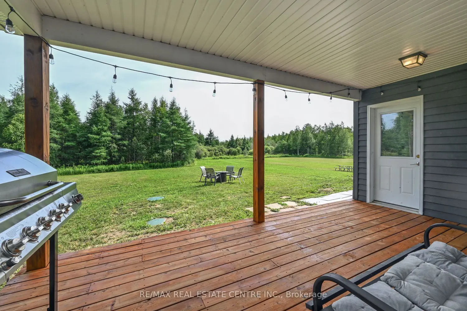375753 6Th Line photo 4