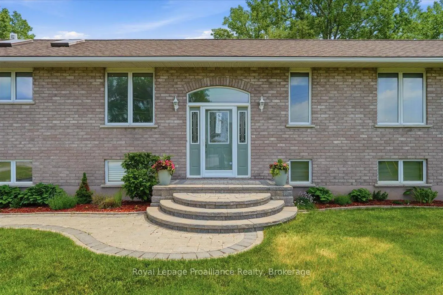 40 Wallbridge Circle photo 3