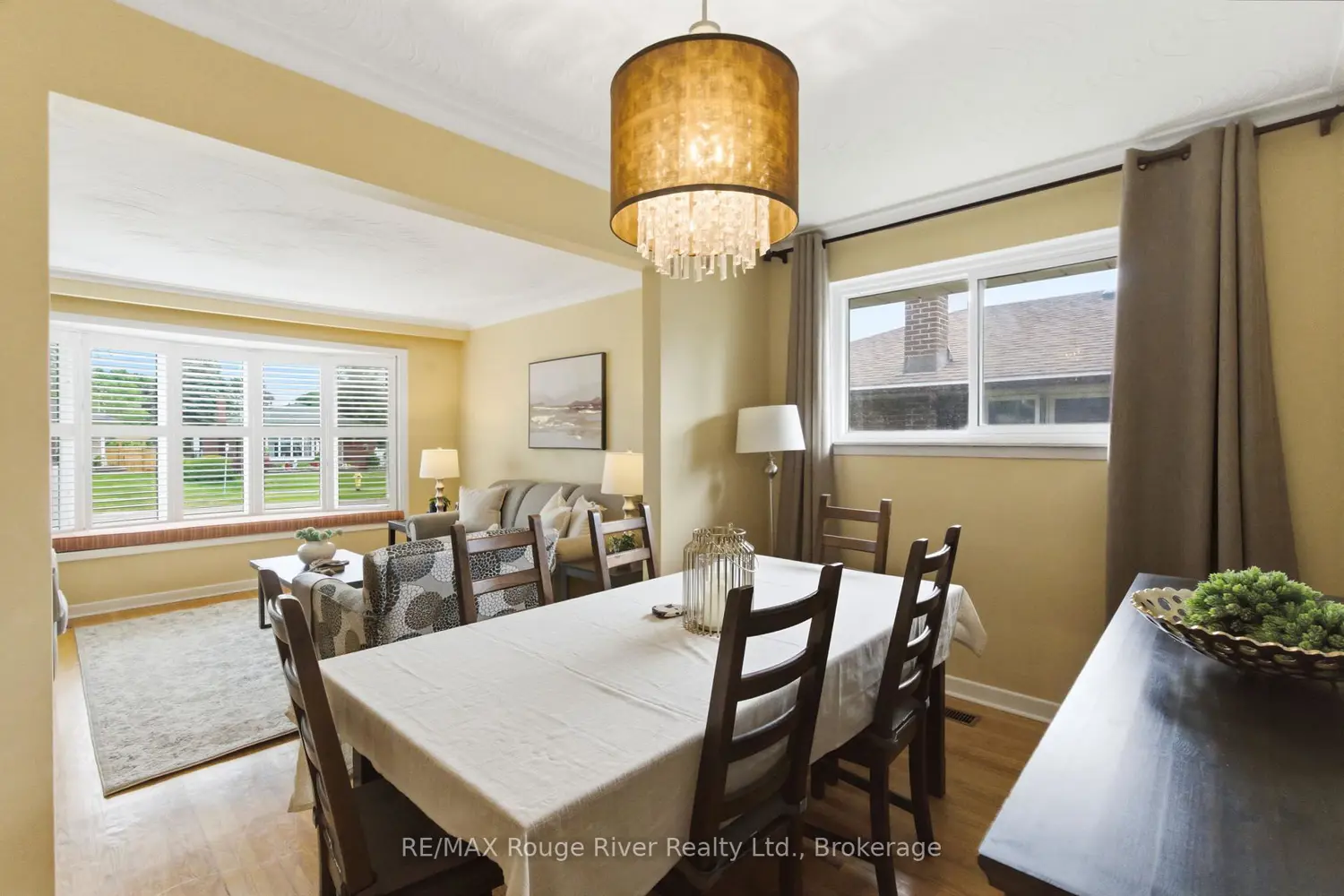 910 Crocus Crescent photo 3