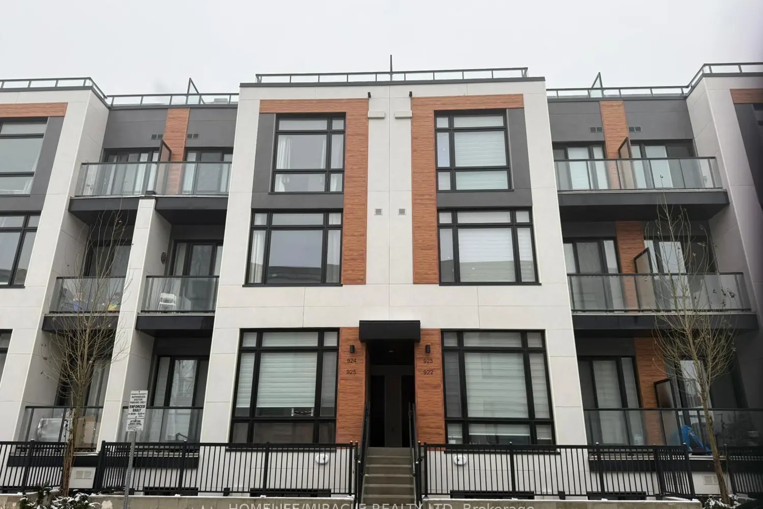 2 Steckley House Lane 924