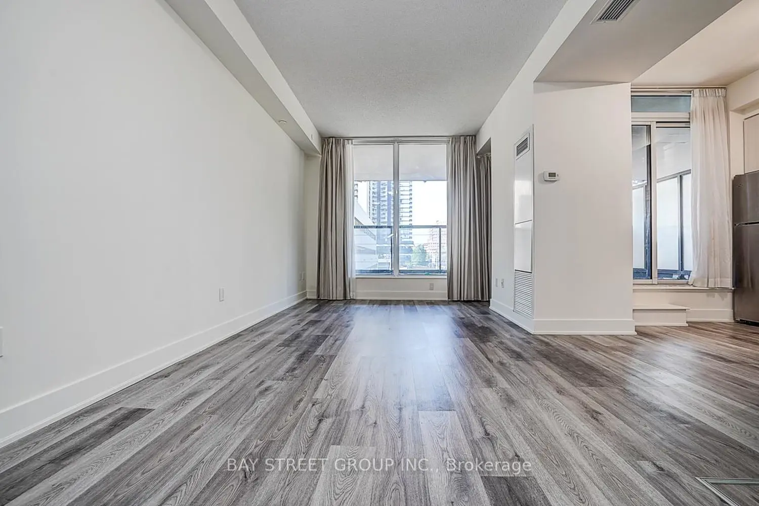 88 Sheppard Avenue 308 photo 5