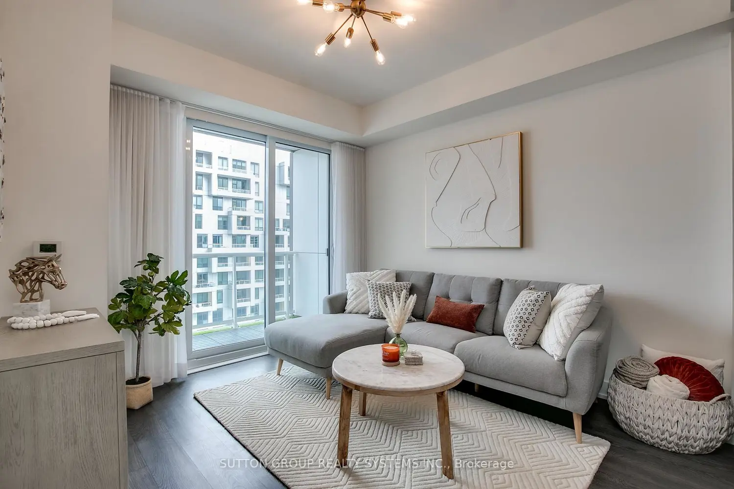 80 Vanauley Street 910