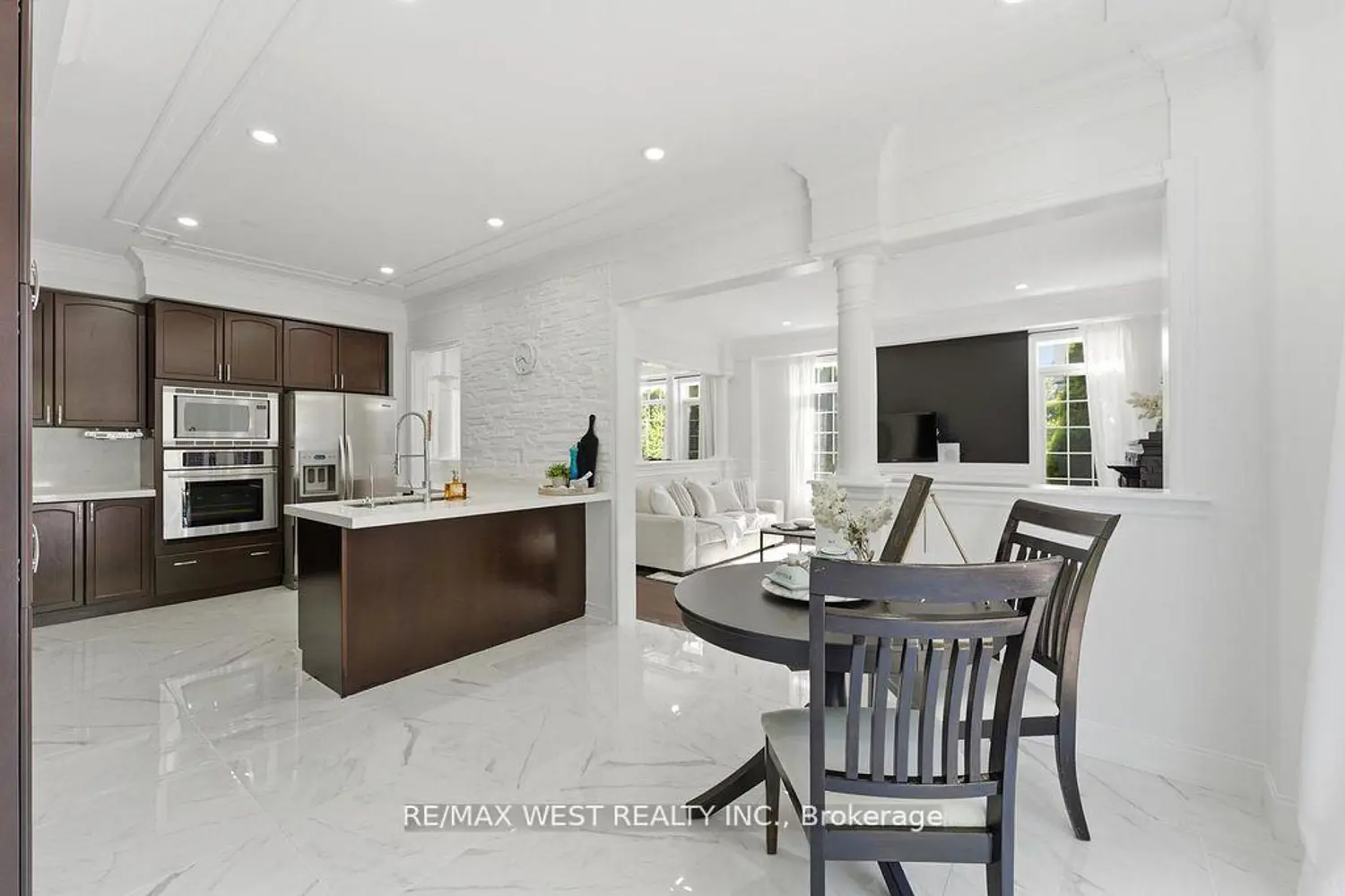 127 Ozner Crescent photo 3
